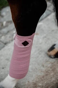 Kentucky Velvet Bandages Old Rose -Equestrian Club 19e03048b4a9ae3fefa981f803421edccaaacfa807ee058ee1f0ca30197c849b