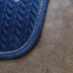 Kentucky Velvet Pearls Jump Saddle Pad Navy 5 Kentucky Velvet Pearls Jump Saddle Pad Navy -Equestrian Club 485a2240 564c22e810080218547dfa1c1093aa08 article photobook l