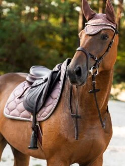 PS Of Sweden Signature Jump Saddle Pad Dusty Mauve 8 PS Of Sweden Signature Jump Saddle Pad Dusty Mauve -Equestrian Club DSC3926.jpgbewerkte 1 15042de6 9d15 4406 947b b68c75893089