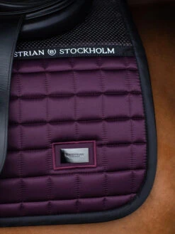 Equestrian Stockholm Jump Saddle Pad Sportive Black Raven -Equestrian Club black raven sportive jumping saddle pad hoppschabrak springschabrack spring zadeldekje hov
