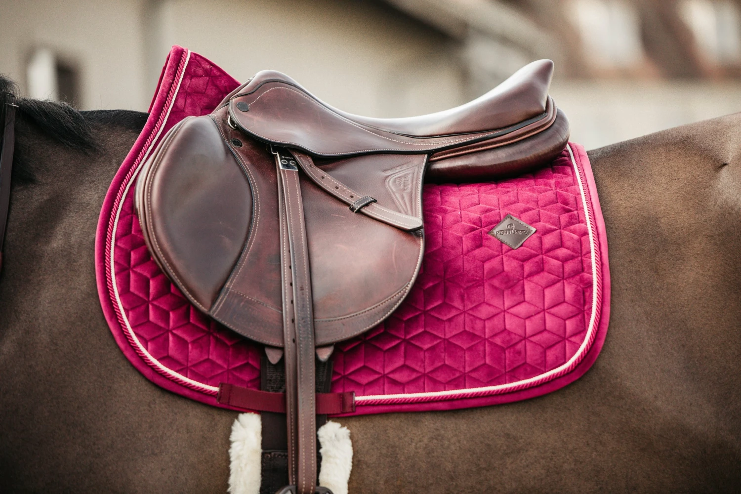 Kentucky Velvet Jump Saddle Pad Fuchsia 2 Kentucky Velvet Jump Saddle Pad Fuchsia - Image 2