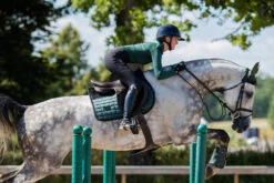 Equestrian Stockholm Jump Saddle Pad Sportive Sycamore Green -Equestrian Club sycamore green jumping saddle pad hoppschabrak springschabrack spring zadeldekje on3