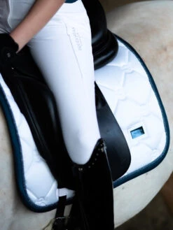 Equestrian Stockholm Dressage Saddle Pad White Blue Meadow -Equestrian Club white dressage saddle pad dressyrschabrak dressurschabracke dressuur zadeldekje hov 3